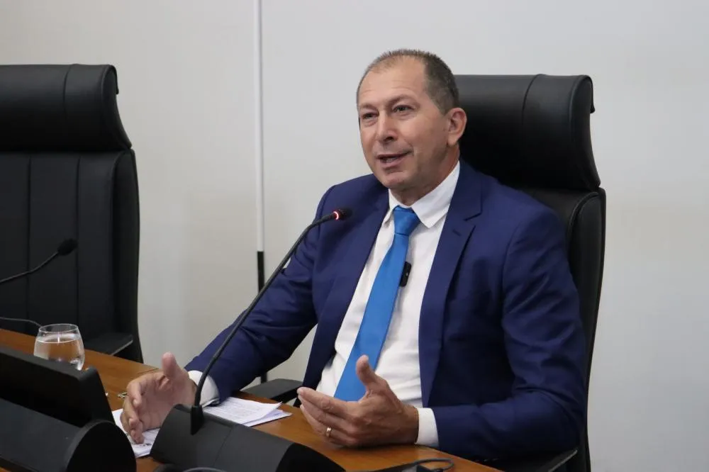 Pastor Manoel Bomfin destaca importância do EMEP na tribuna da Câmara de Palmas