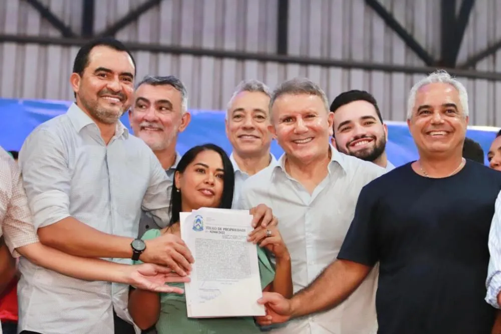 Prefeito Eduardo destaca parceria com Governo do Estado para regularização fundiária