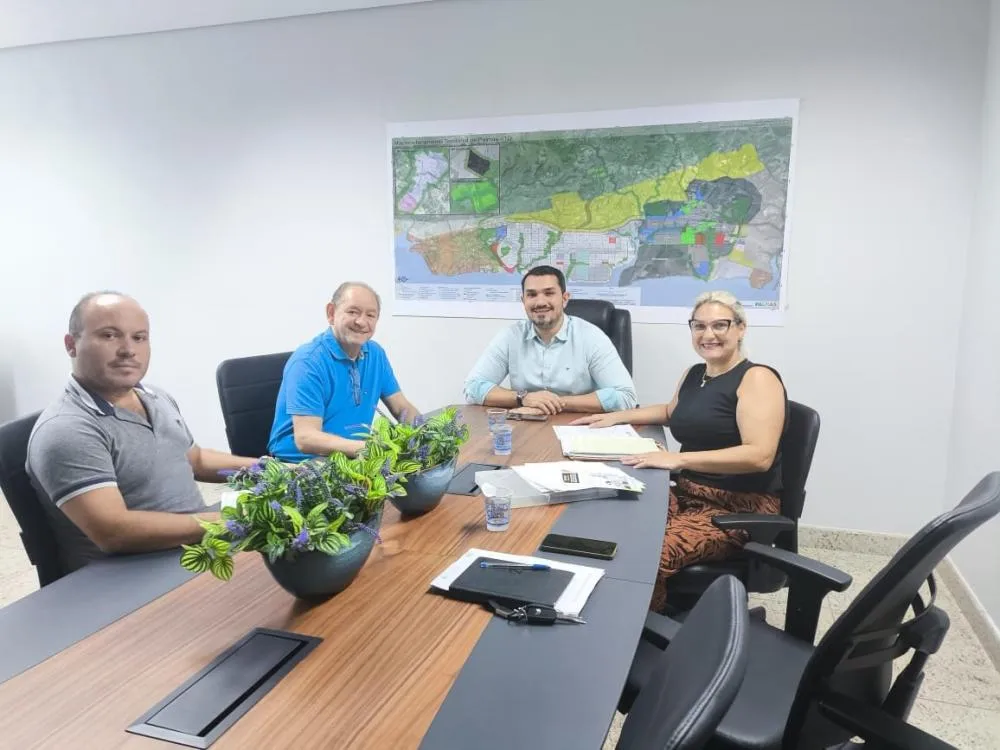 Juarez Rigol se reúne com Secretário Municipal Israel Henrique para regularizar a situação dos lotes da 606 Sul na Alameda Portinari