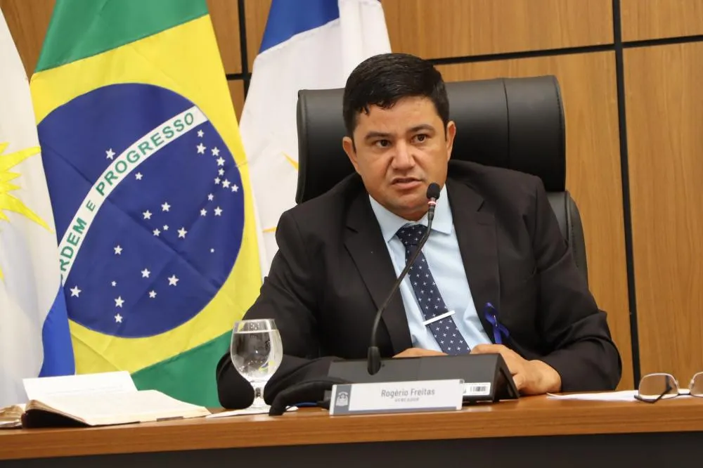 Rogério Freitas solicita melhorias na iluminação da 704 sul