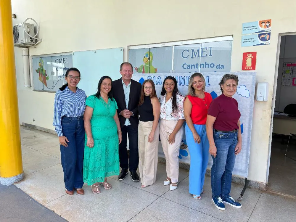 Pastor Manoel Bomfin inicia semana com visitas importantes às escolas de Palmas