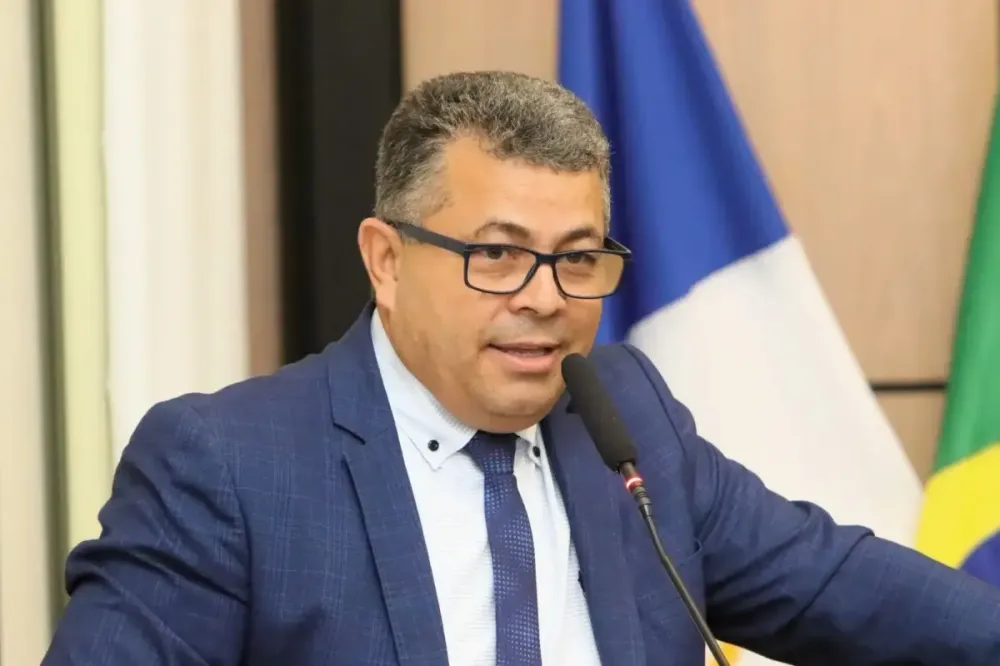 Vereador Folha solicita operação tapa-buracos para a Arno 43, região norte de Palmas