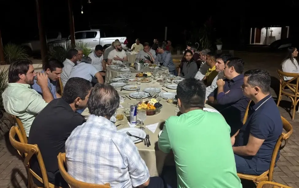 Após reunião com os 20 deputados estaduais, Amélio Cayres consolida nome para 2026