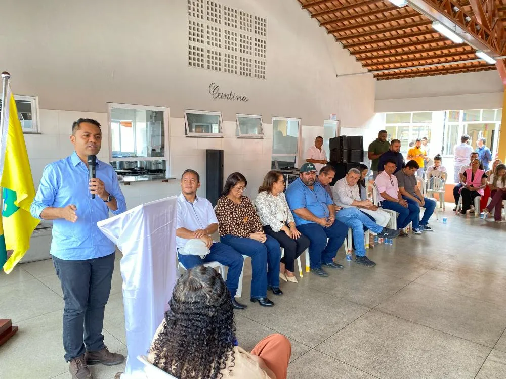 Deputado Moisemar prestigia inauguração da Escola Municipal de Luzimangues