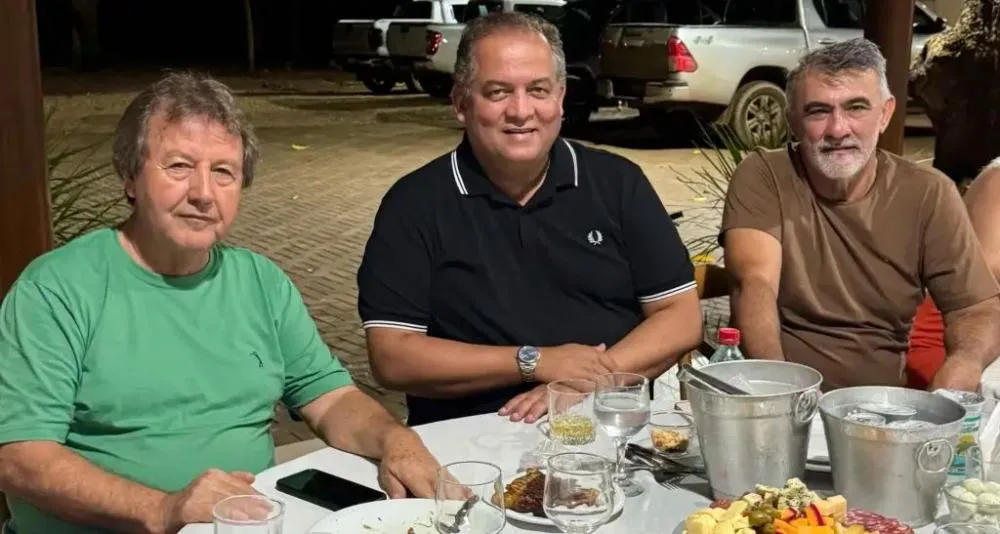 Jantar sela velhas amizades e fortalece caminho de Amélio Cayres rumo a 2026