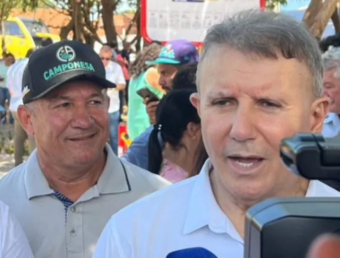 Vereador Márcio Reis participa da entrega de praça revitalizada na quadra Arno 44