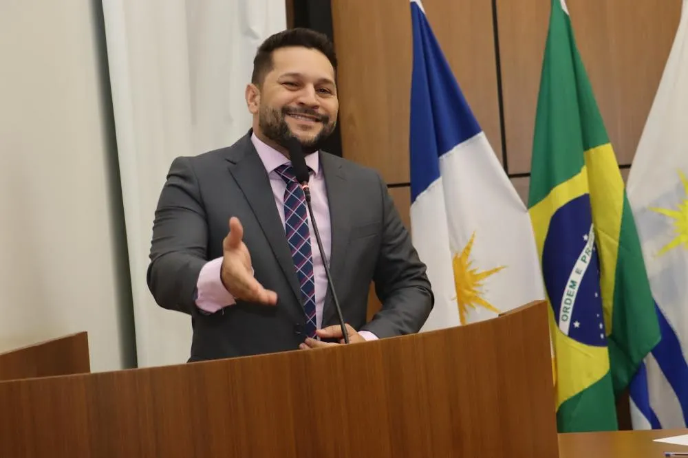 Rubens Uchoa protocola projeto de lei para distribuição gratuita de repelentes contra a dengue em Palmas