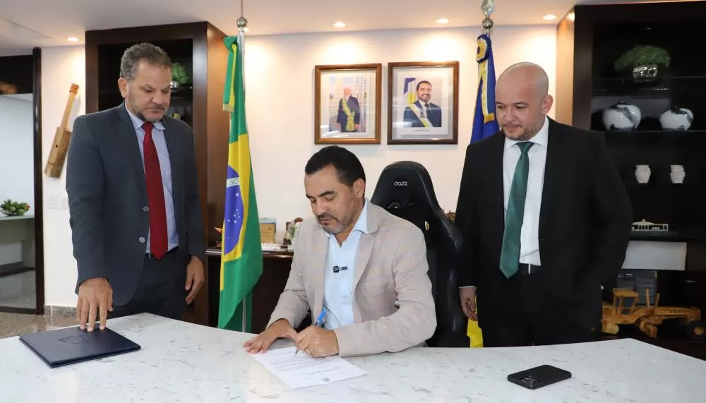 Governador celebra a data garantindo direitos e promovendo a realização de novos concursos