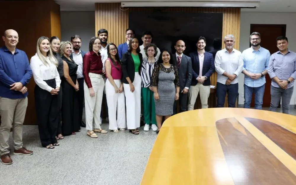 “Vocês serão servidores do povo”, diz Amélio Cayres ao empossar aprovados no concurso da Aleto