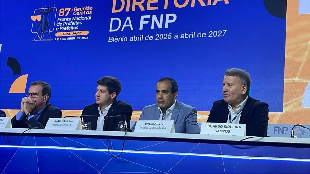 Prefeito de Palmas toma posse na Frente Nacional de Prefeitas e Prefeitos e destaca contribuição à causa animal