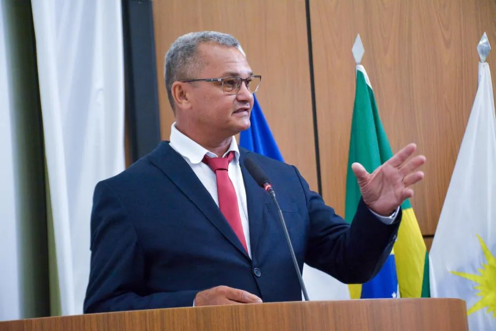 Vereador Nonatão da 4 solicita revitalização urgente da praça do Aureny IV