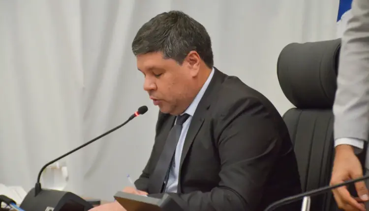 Léo da Saúde tem três projetos de lei aprovados na CCJ, incluindo proposta sobre prevenção de ISTs