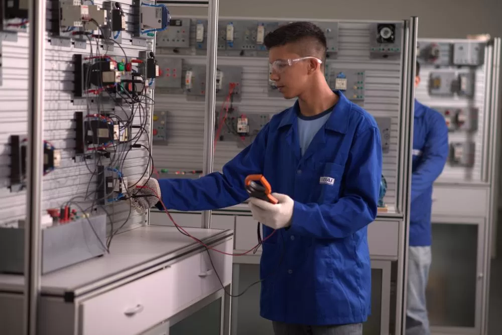 VLI e SENAI oferecem curso gratuito de Eletricista Industrial em Colinas