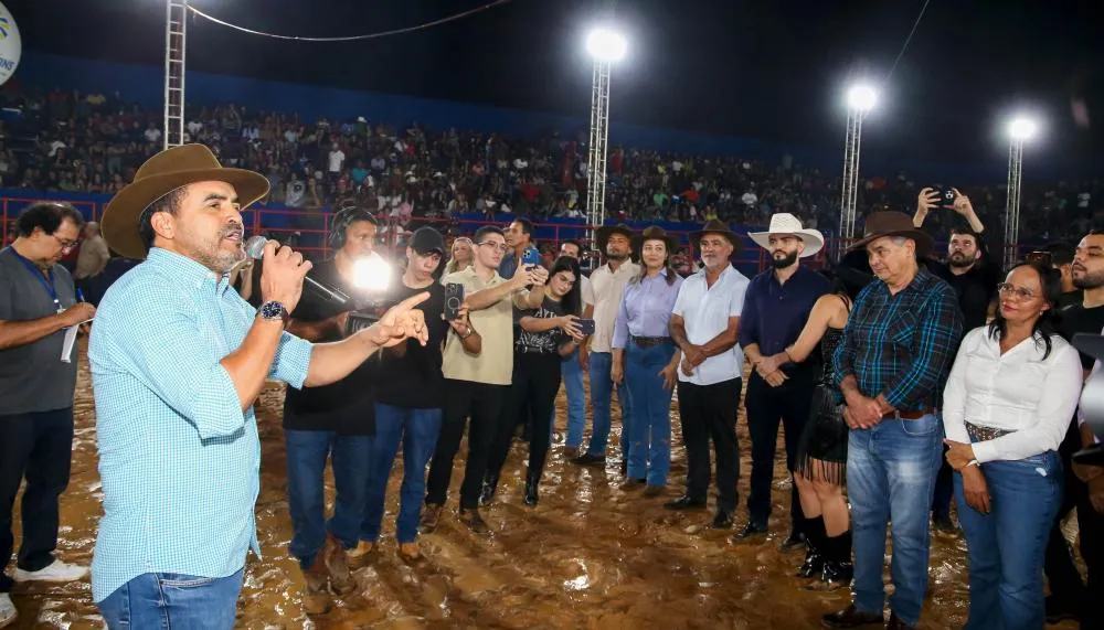 Wanderlei Barbosa participa da segunda noite da tradicional festa de Rodeio de Taquaruçu