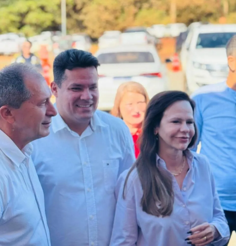 Walter Viana participa da assinatura da ordem de serviço para obras de recapeamento nas Arnos e acesso ao Água Fria e Polinésia