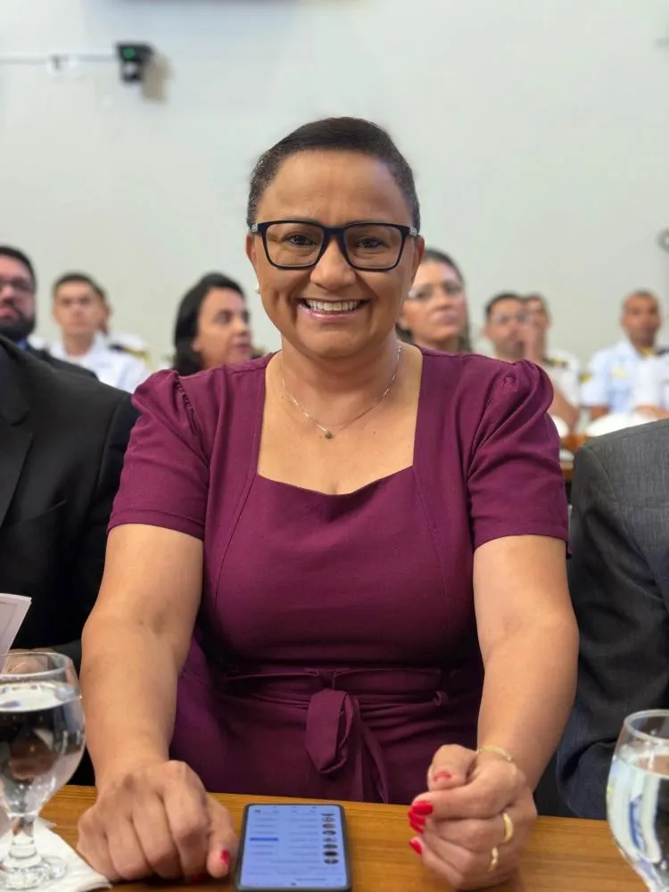 Professora Iolanda Castro solicita estudo técnico para implantação de semáforo na Avenida LO-III