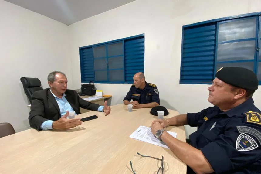 Pastor Manoel Bomfim realiza visita institucional à Guarda Metropolitana e reforça compromisso com a segurança pública