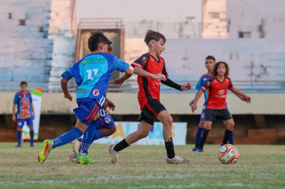 Torneio de futebol de base com a presença de olheiros tem abertura nesta quarta-feira