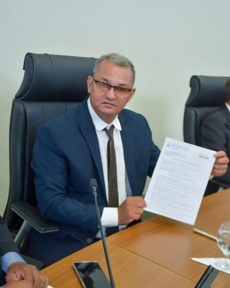 Vereador Nonatão da 4 cobra recapeamento e asfaltamento em vias da região sul de Palmas