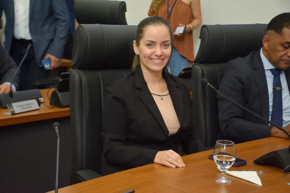 A vereadora MaryCats da Causa Animal propõe lei para regulamentar venda de cães e gatos 