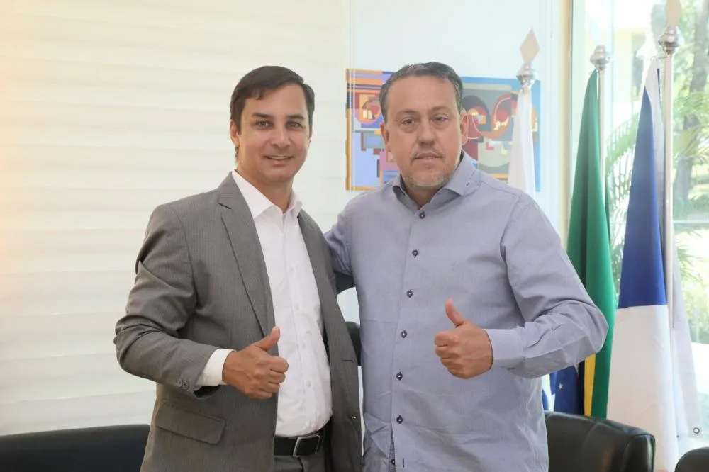 Prefeito Carlos Velozo e deputado Dr. Danilo Alencar discutem parceria para zerar filas de cirurgias eletivas em Palmas