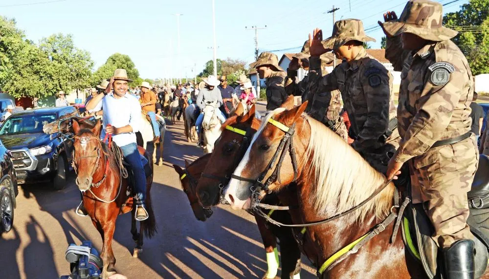 Governador Wanderlei participa de cavalgada durante festejo em Aparecida do Rio Negro