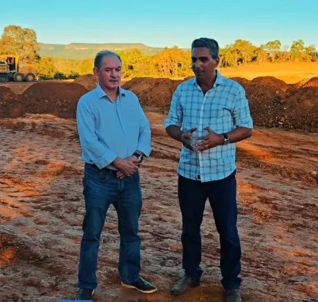 Juarez Rigol visita o local onde está sendo construído o complexo de eventos Oreon