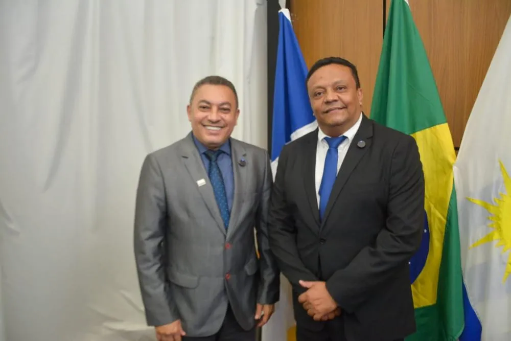 Presidente da Câmara Marilon Barbosa dá posse ao vereador Pertion Corado