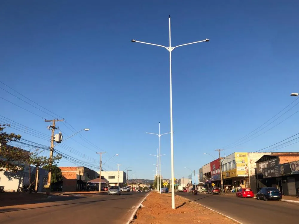 Prefeitura conclui projeto de modernização da iluminação pública em avenida da região norte