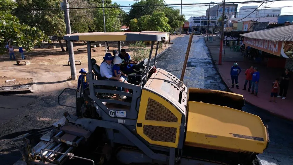 Prefeitura executa serviços de recapeamento em avenida comercial de Taquaralto