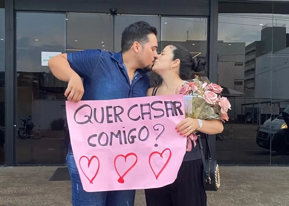 Hospital e Maternidade Dona Regina é cenário de pedido de casamento