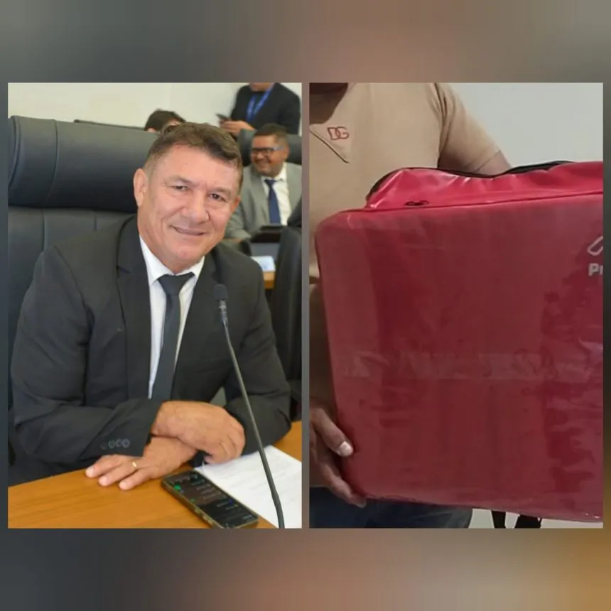 Vereador Márcio Reis entrega mochila a trabalhador por app em gesto simbólico contra a precarização dos entregadores em Palmas