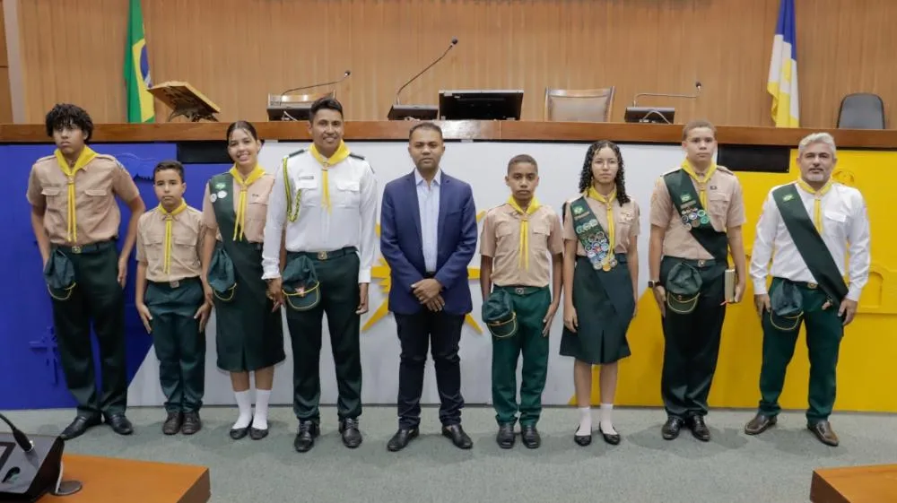 Deputado Moisemar recebe integrantes do Clube de Desbravadores Império e conhece ações do grupo