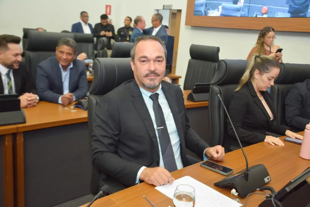 Vereador Hernany Júnior solicita a disponibilização de contêineres para coleta de lixo no Bairro União Sul