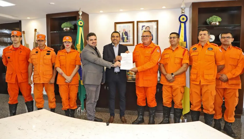 Governador Wanderlei firma contrato de cerca de R$ 45 milhões com BNDES para fortalecer o combate às queimadas