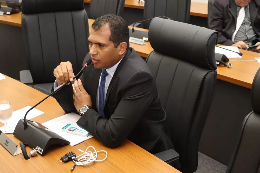 Vereador Nego critica gestão Cinthia Ribeiro por dificuldades no transporte público no dia das eleições