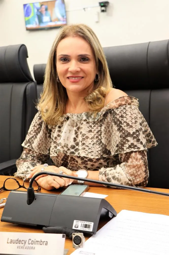 Laudecy Coimbra apresenta requerimento solicitando a instalação de abrigo no ponto de ônibus do Setor Havalon