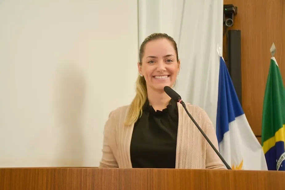 Vereadora MaryCats da Causa Animal tem PL aprovado pela Câmara Municipal e assegura placas sobre direito de acompanhante em hospitais e postos de saúde