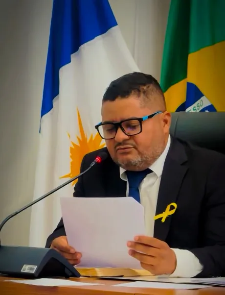 Vereador Balaio apresenta requerimento solicitando instalação de ponto de ônibus no setor Janaína