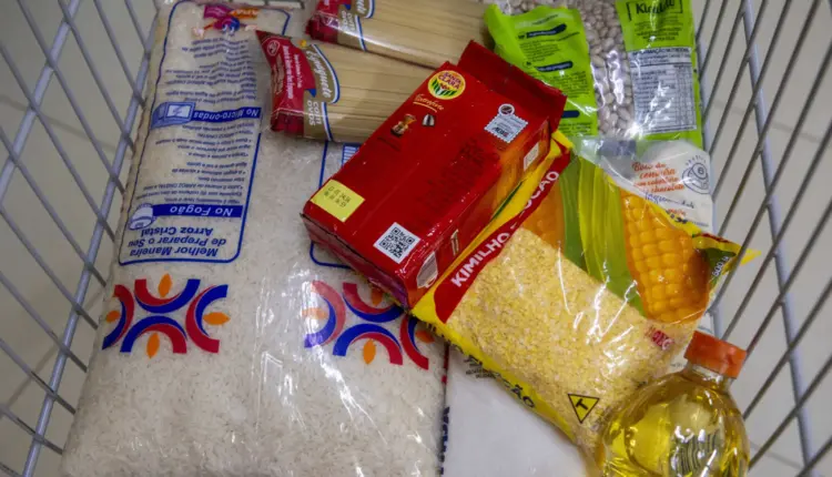 Pesquisa mostra diferença de até 72% em itens da cesta básica na Capital