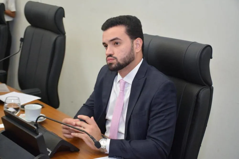 Marcos Júnior aprova dez requerimentos e reforça mandato próximo às demandas da população