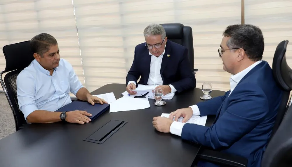 Governador Laurez Moreira pede celeridade nas obras do aeródromo de São Félix do Tocantins