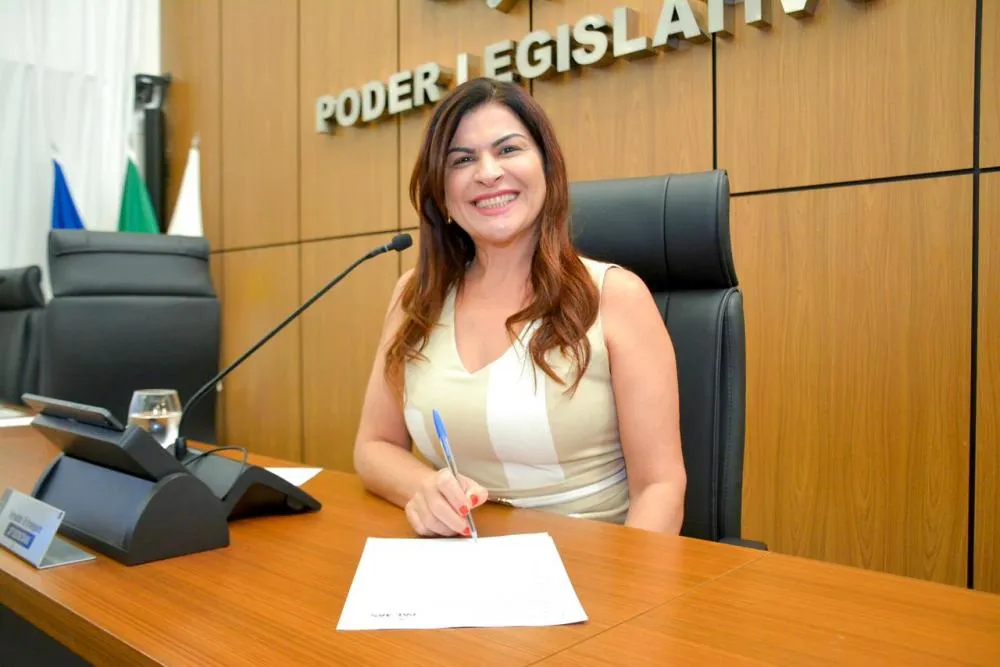 Lei de autoria da vereadora Karina Café assegura distribuição gratuita de cordões de identificação em Palmas