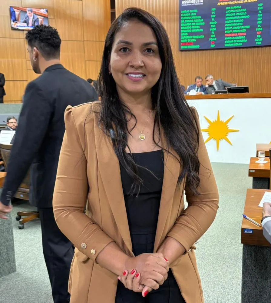 Em defesa da educação, deputada Vanda cobra envio do PCCR e se solidariza com paralisação dos professores