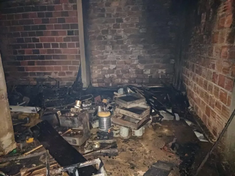 Incêndio criminoso é controlado por Bombeiros Militares em depósito comercial de Palmas