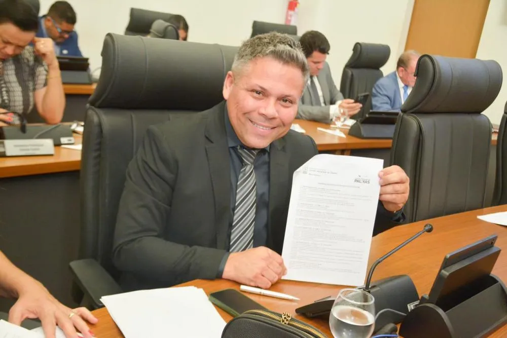 Vereador Alex Mascarenhas solicita limpeza de lixos e entulhos na quadra 1105 Sul