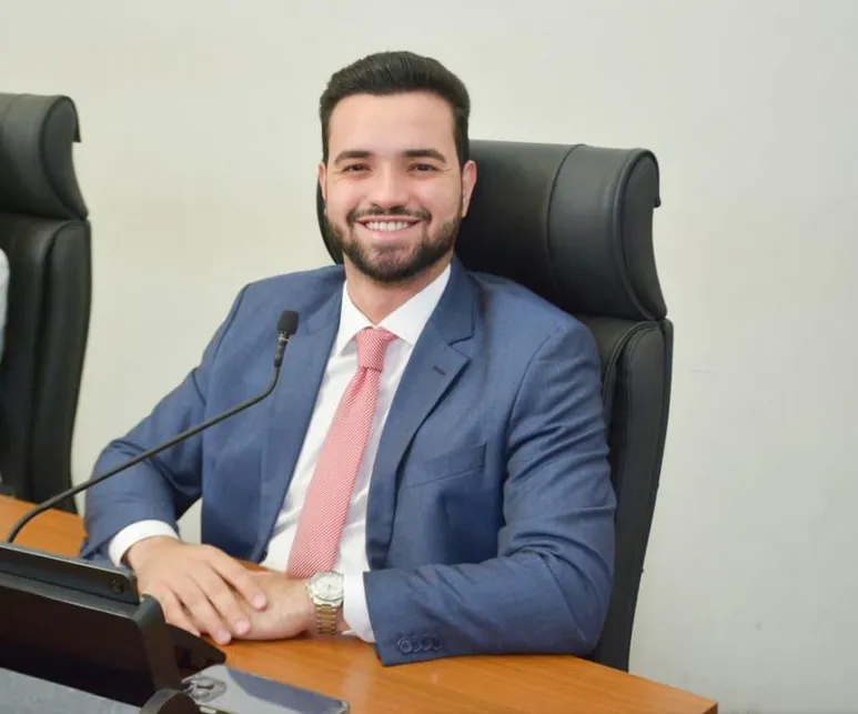 Requerimento de Marcos Júnior solicita asfalto para o Setor Santa Helena