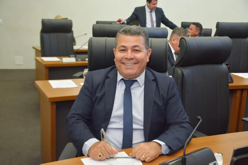 Vereador Folha solicita retomada da rota de ônibus e melhorias viárias no Loteamento Chácara Coqueirinho