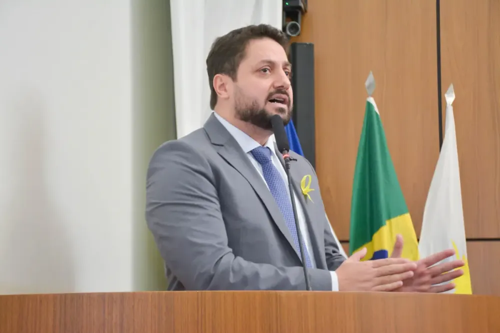 Vereador Dr. Vinícius Pires cobra novamente pagamento atrasado de médicos das UPAs