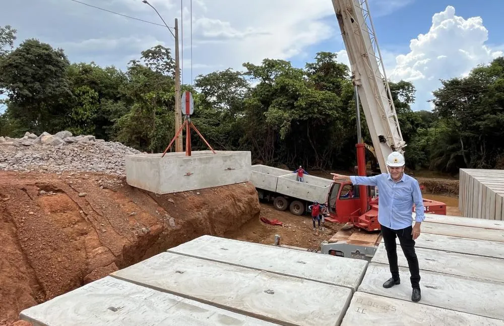 Prefeito de Palmas, Eduardo Siqueira Campos, durante visita técnica à obra do acesso norte. Foto: Divulgação